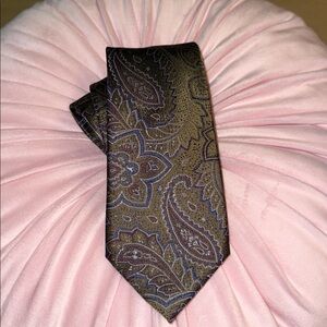Countess Mara Paisley Patterned Men’s Necktie - 100% Silk - EUC